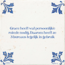 Grace heeft wat persoonlijke ruimte nodig. Daarom heeft ze 3 bureaus tegelijk in gebruik - 1 keer bekeken