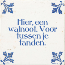 Hier, een walnoot. Voor tussen je tanden. - 17 keer bekeken