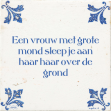 Een vrouw met grote mond sleep je aan haar haar over de grond - 7 keer bekeken